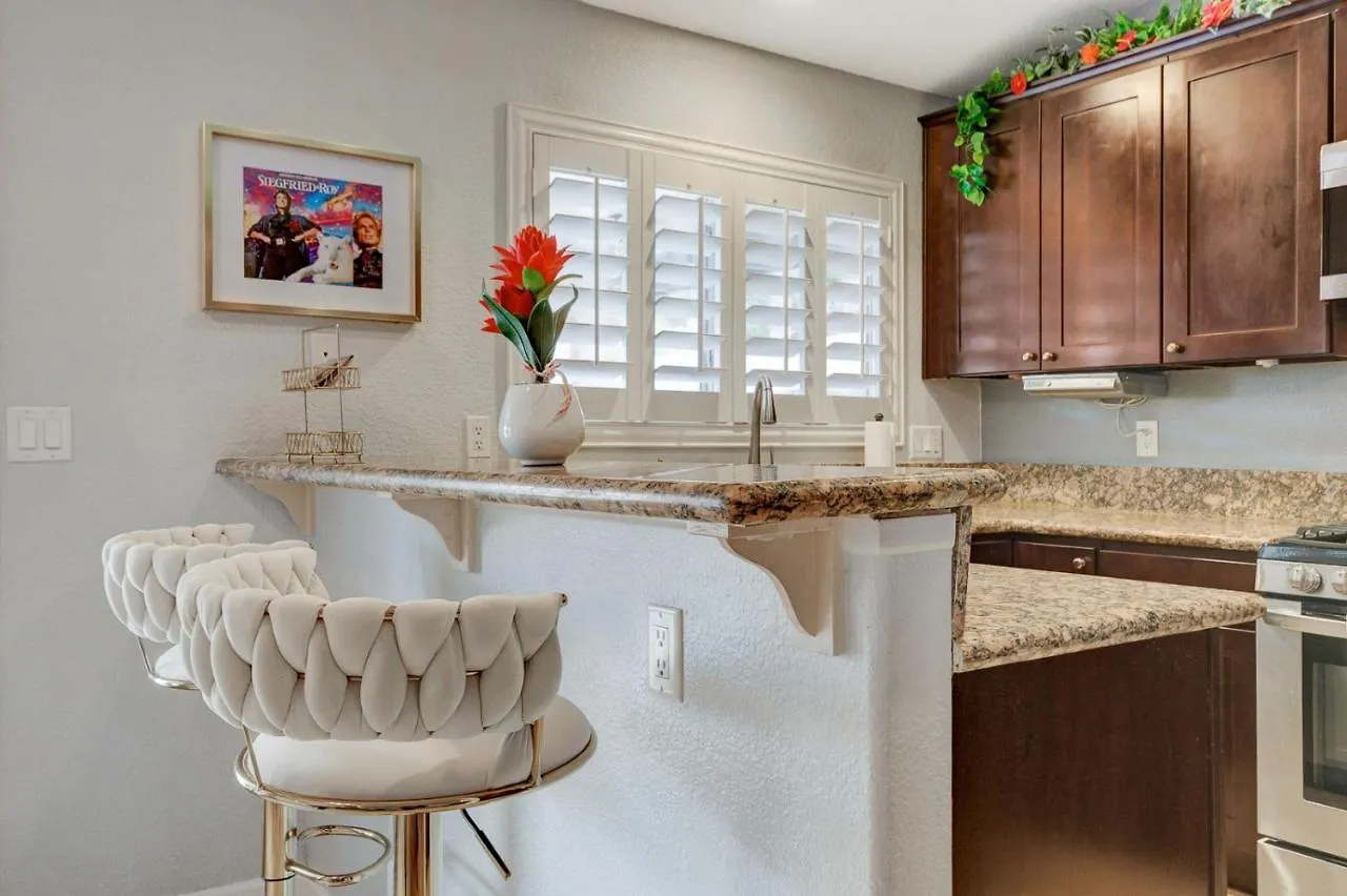 Villa Mirage Pool House - Heart Of Lv, Swimming Pool, Games, Heavenly Relaxation Las Vegas